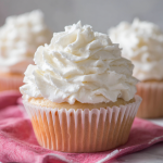 Whipped Cream Frosting : Light, Fluffy & Pipeable