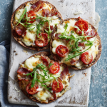 High-Protein Pita Pizzas : Fast, Cheesy, and Macro-Friendly